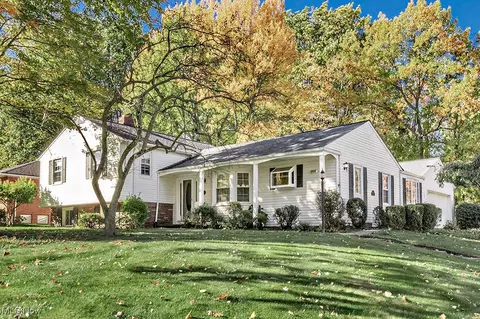 950 Colony Dr, Highland Heights, OH 44143