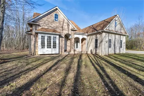 8417 Chatham Rd, Medina, OH 44256
