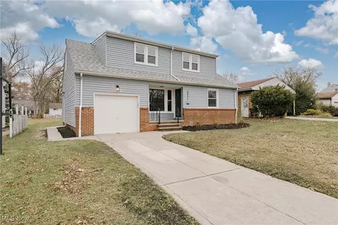 4971 S Sedgewick Rd, Lyndhurst, OH 44124