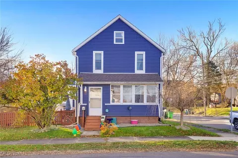 986 Shannon Ave, Barberton, OH 44203