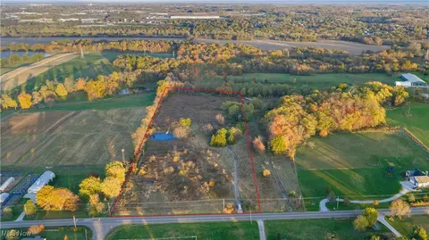 5306 Carmont Ave SW, Navarre, OH 44662