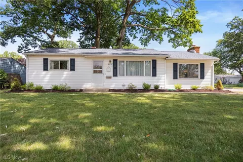 2637 Jackson St, Lorain, OH 44052