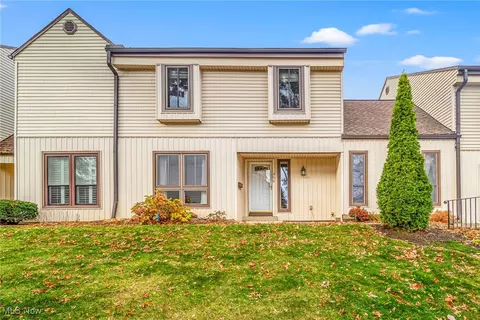 966 Som Center Rd #C5, Mayfield Village, OH 44143