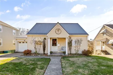 3928 Hanlin St, Weirton, WV 26062