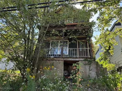 822 W Bennett St, Bridgeport, OH 43912