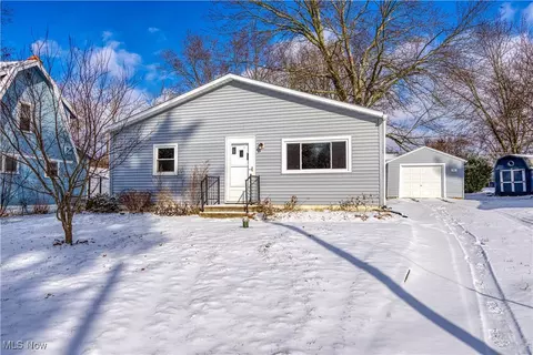 71 Delora Dr, Akron, OH 44319