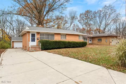 2023 Thurmont Rd, Akron, OH 44313