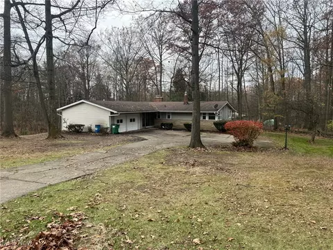 12910 Westchester Trl, Chesterland, OH 44026