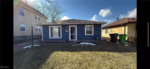 3986 E 26th St, Newburgh Heights, OH 44105