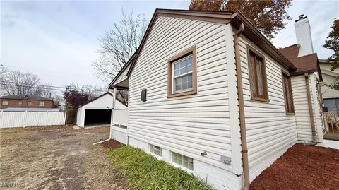 215 Roslyn Ave NW, Canton, OH 44708 photo 32