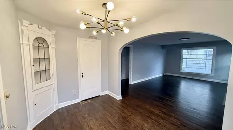 215 Roslyn Ave NW, Canton, OH 44708 photo 9