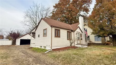 215 Roslyn Ave NW, Canton, OH 44708 photo 3