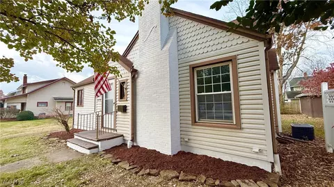 215 Roslyn Ave NW, Canton, OH 44708 photo 2