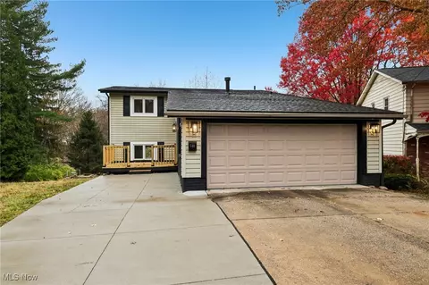 746 Cliffside Cir, Akron, OH 44313