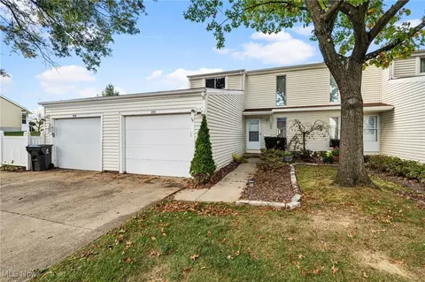 231 Deepwood Dr, Wadsworth, OH 44281