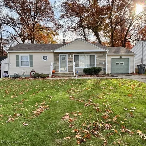 1763 Eden Ln, Youngstown, OH 44509