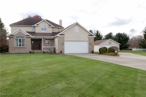 38627 Bear Creek Dr, Grafton, OH 44044