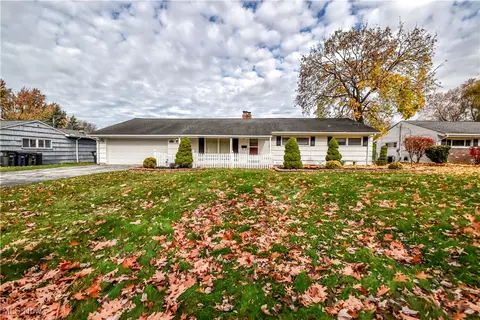 5173 Dogwood Trl, Lyndhurst, OH 44124