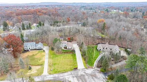 2675 Deer Run, Willoughby Hills, OH 44094 photo 2