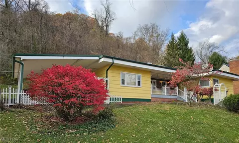 5105 Atchison Rd, Bellaire, OH 43906