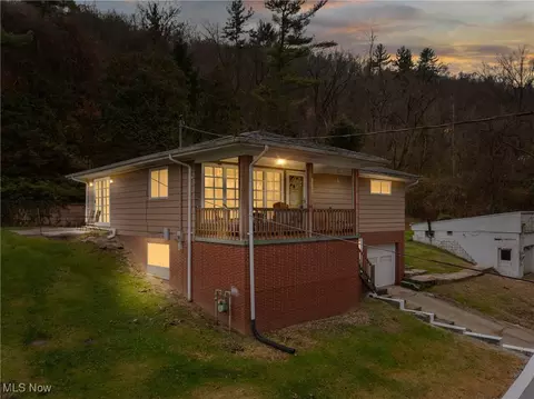 1123 Minellen Dr, Bridgeport, OH 43912