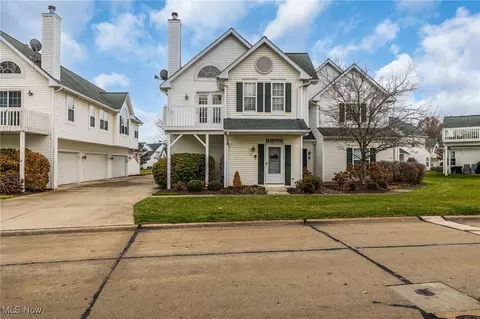 31 Vista Cir, North Olmsted, OH 44070