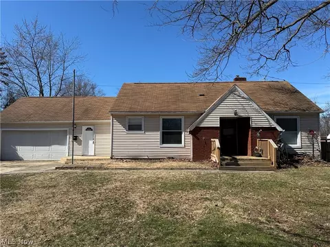 6284 Seneca Rd, Mentor, OH 44060