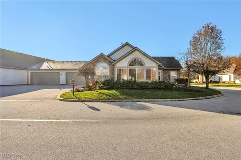 455 Classic Dr, Tallmadge, OH 44278