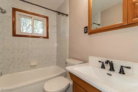 29815 Phillips Ave, Wickliffe, OH 44092 photo 15