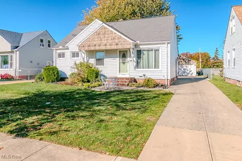 29815 Phillips Ave, Wickliffe, OH 44092