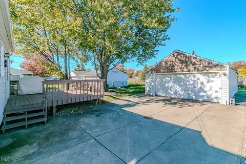 29815 Phillips Ave, Wickliffe, OH 44092 photo 4