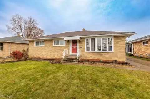4802 Forest Edge Dr, Brooklyn, OH 44144