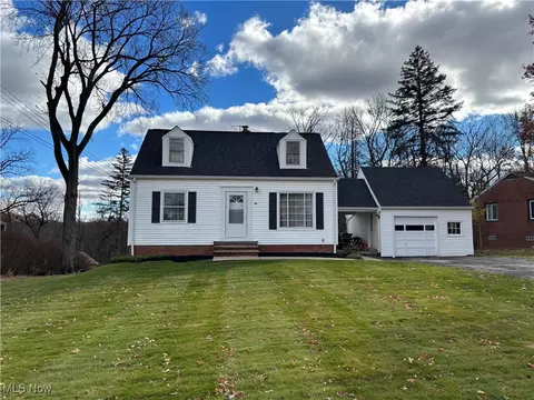 46 Overlook Pl, Bedford, OH 44146