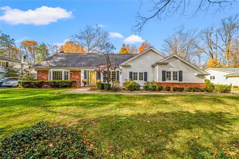 754 Oakwood Dr, Gates Mills, OH 44040