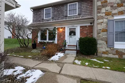 536 Austin Dr, Barberton, OH 44203