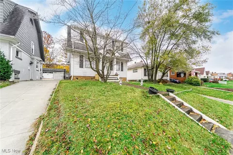 6815 Ridgewood Ave, Parma, OH 44129