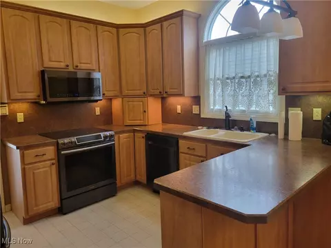 2201 Westwind Dr, Sandusky, OH 44870 photo 5