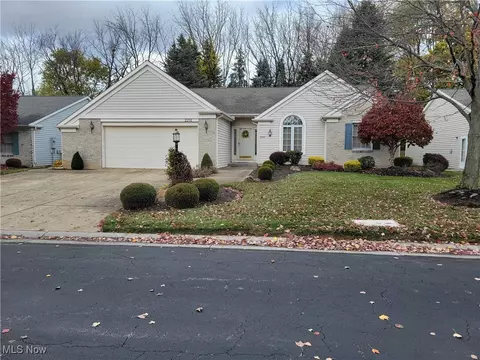 2201 Westwind Dr, Sandusky, OH 44870 photo 2