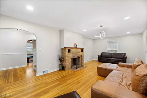 385 Hilliard Rd, Elyria, OH 44035 photo 6