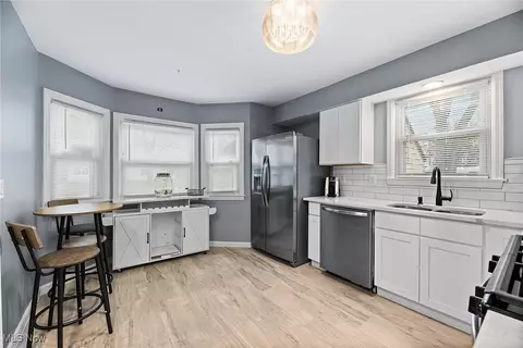 385 Hilliard Rd, Elyria, OH 44035 photo 4