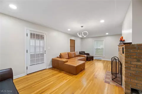 385 Hilliard Rd, Elyria, OH 44035 photo 8