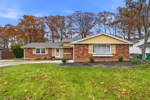 7659 Edgewood Ln, Seven Hills, OH 44131