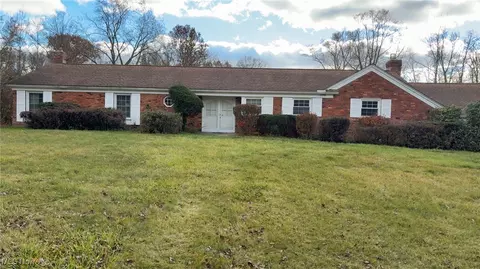28000 S Woodland Rd, Pepper Pike, OH 44124
