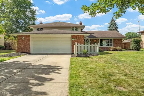 13467 Belfair Dr, Middleburg Heights, OH 44130