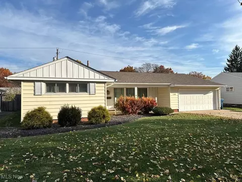 11482 Glendora Ln, Parma, OH 44130