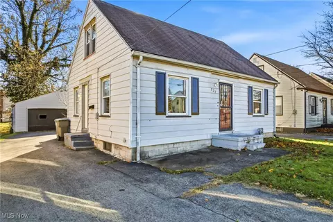 827 E Avondale Ave, Youngstown, OH 44502