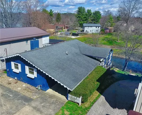 1186 Lincoln St SW, Sherrodsville, OH 44675