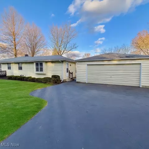 3895 Avalon Ct, Austintown, OH 44515