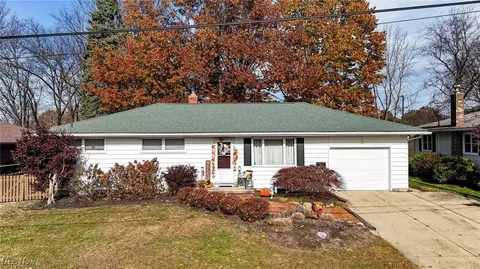 2239 Springfield Center Rd, Akron, OH 44312