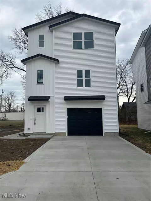 1053 Peach Blvd, Willoughby, OH 44094